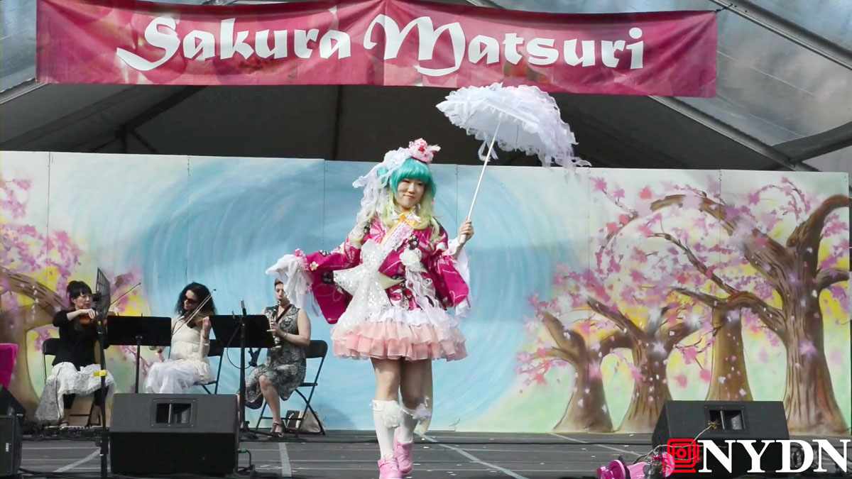 e_CosPlay-fashion-at-Cherry-Blossom-festival.mp4_000148815